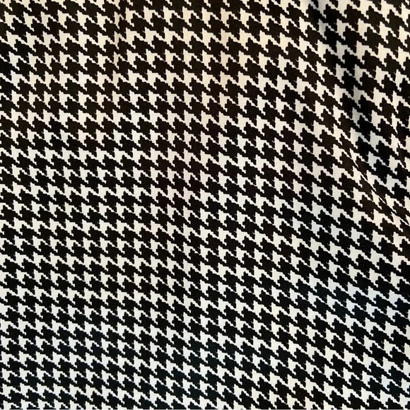IZOD Golf Skort Size 8 Houndstooth Black and Stretch Performance Golf Tennis - Picture 3 of 9